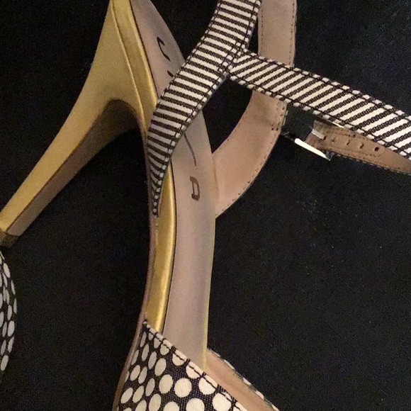 Shoes - Picture 5 of 5